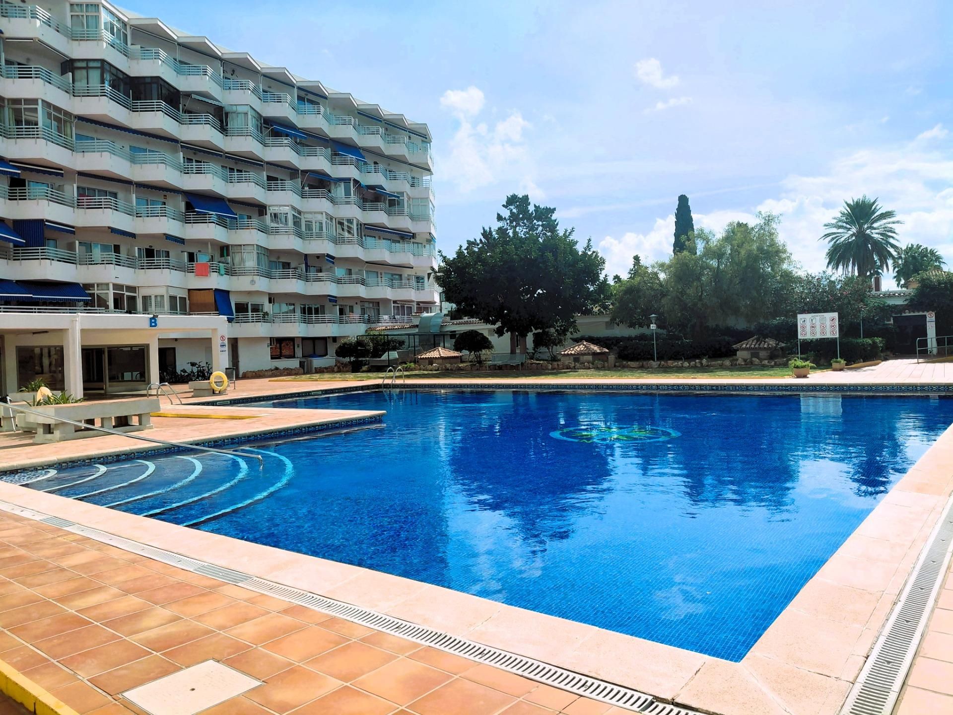Piscina de Estudio en venta en Calvià con Terraza, Balcón y Piscina comunitaria