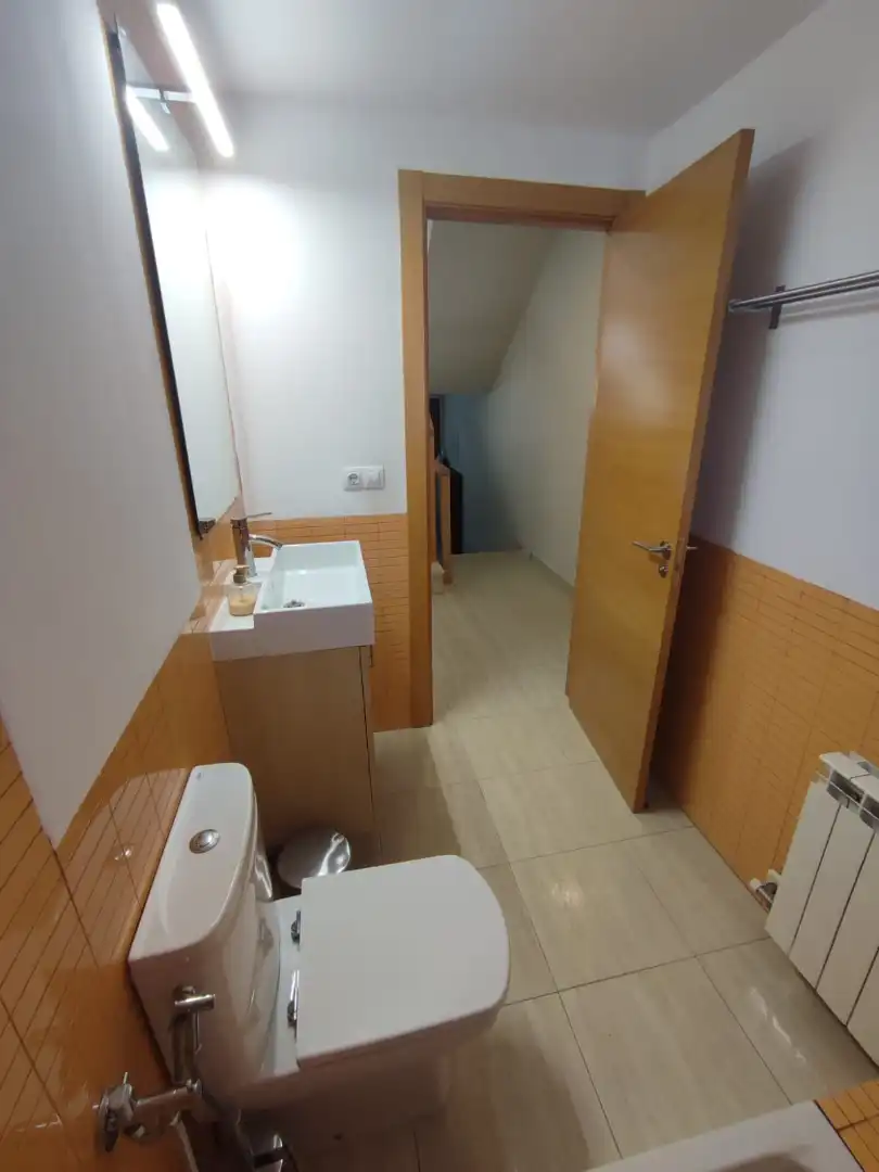 Baño de Casa adosada en venta en Balaguer con Aire acondicionado, Calefacción y Jardín privado