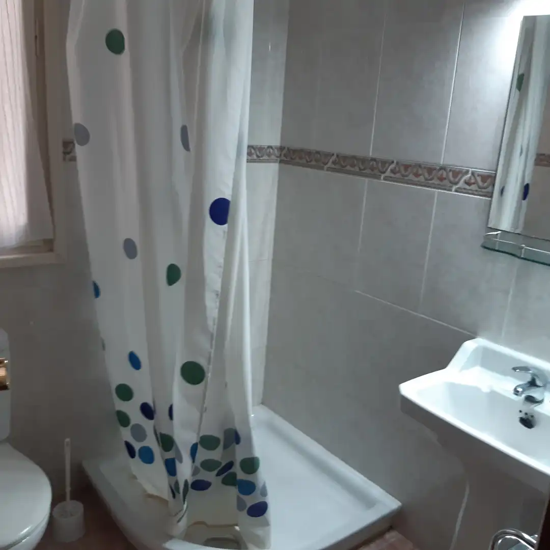 Baño de Apartamento de alquiler en Teruel con Calefacción, Amueblado y Horno