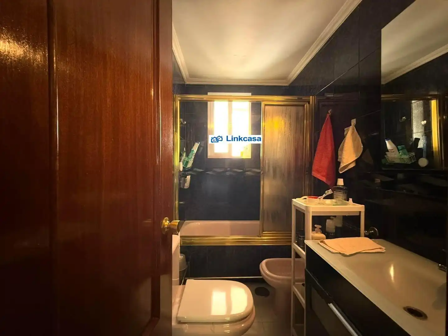 Baño de Piso en venta en Madrid con Calefacción, Terraza y Alarma