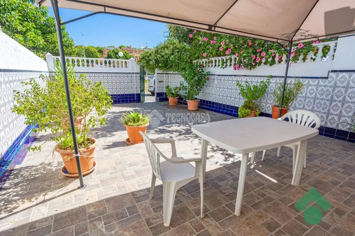 Terrace of Detached homes for sale in Algeciras