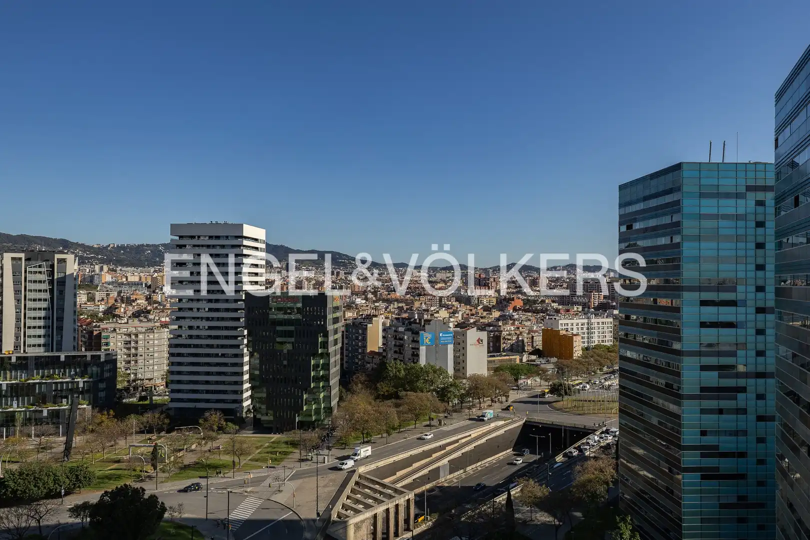 Vista exterior de Pis en venda en L'Hospitalet de Llobregat amb Aire condicionat, Calefacció i Parquet