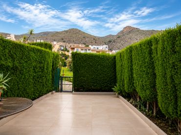 Detached house with balcony for sale in Golf Bahía