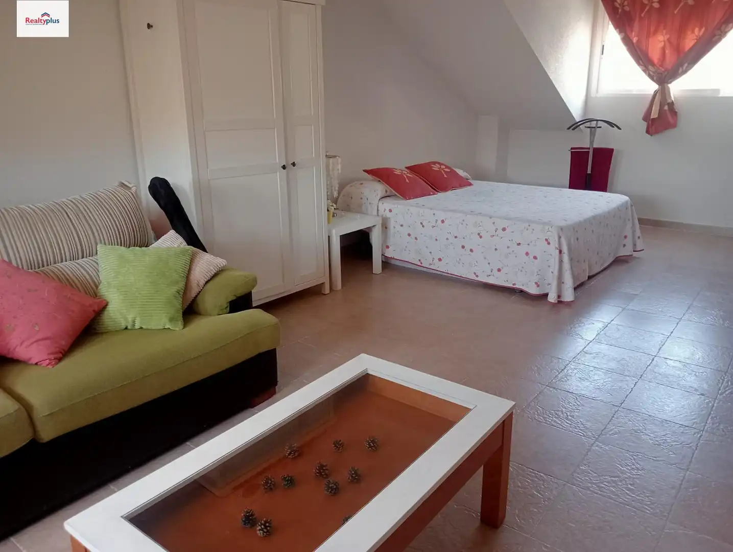 Habitación de Casa adosada en venta en Burgohondo