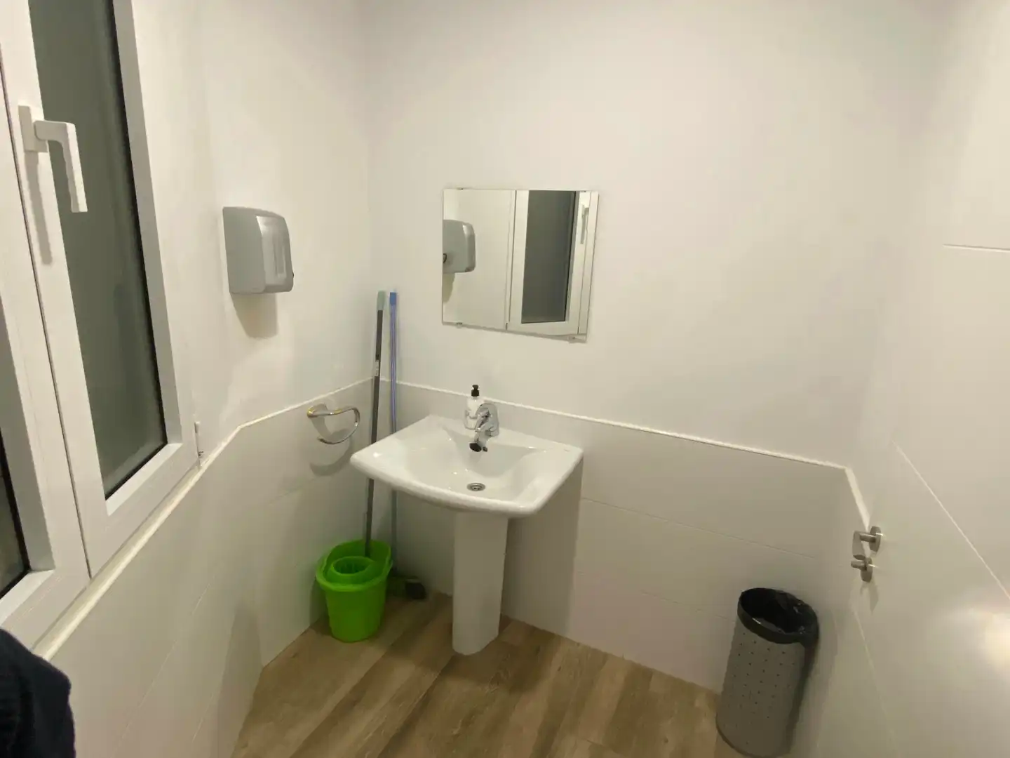 Bathroom of Office for rent in Madrid  with Air Conditioner, Heating and Internet