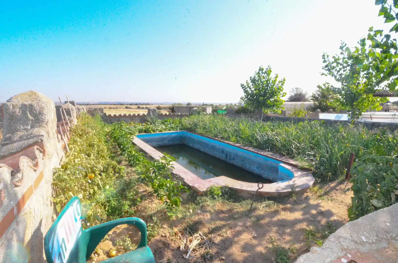 Swimming pool of Industrial buildings for sale in Calvarrasa de Arriba