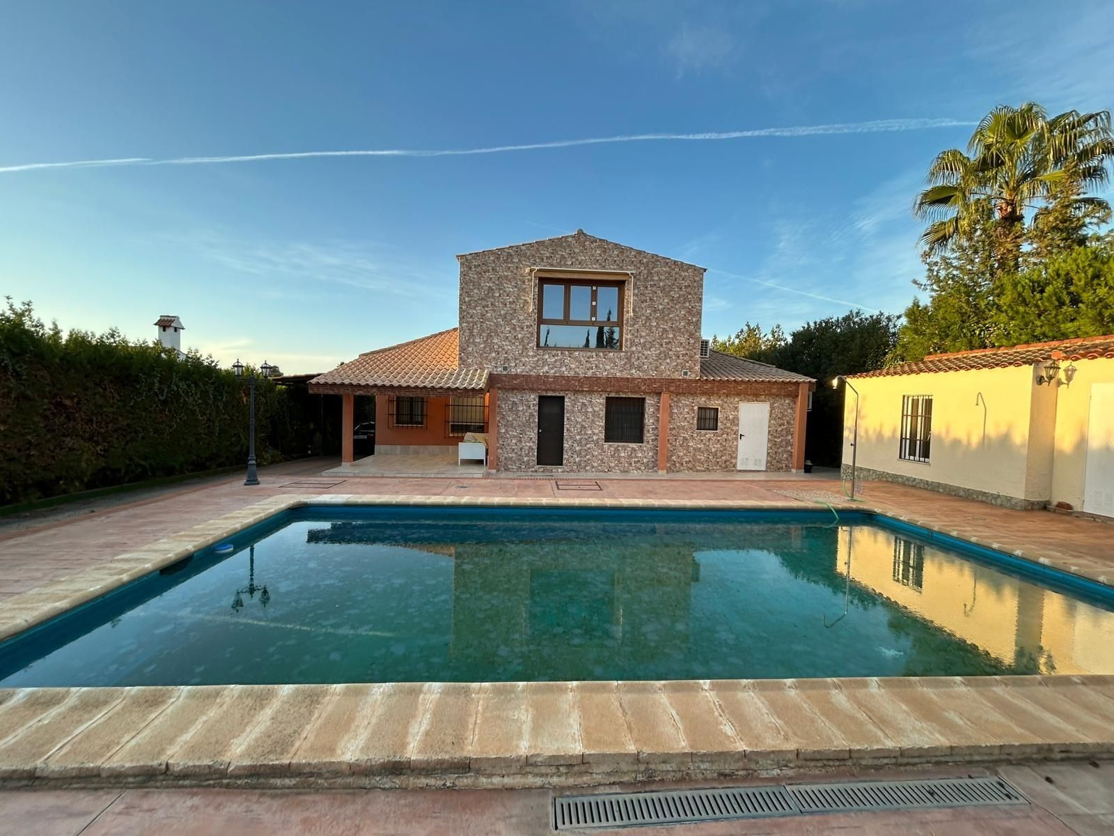 Swimming pool of House or chalet for sale in Alcalá de Guadaira  with Air Conditioner, Private garden and Parquet flooring