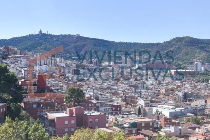 Exterior view of Single-family semi-detached for sale in  Barcelona Capital  with Private garden, Terrace and Balcony