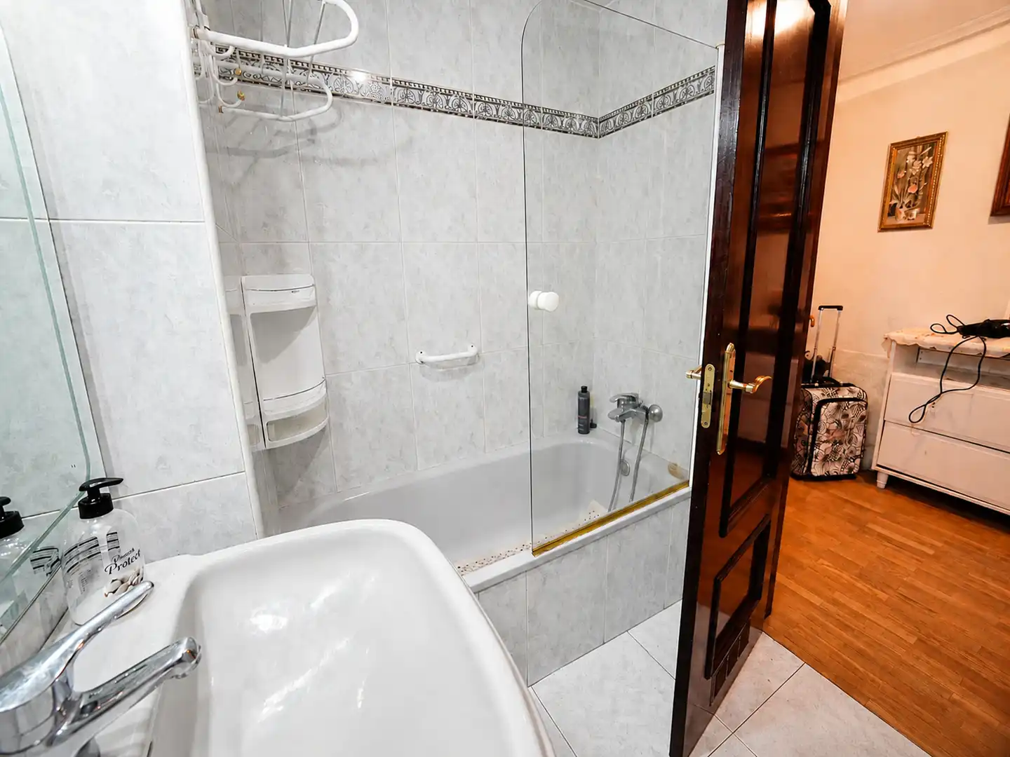 Baño de Apartamento en venta en Gijón  con Calefacción, Amueblado y Horno