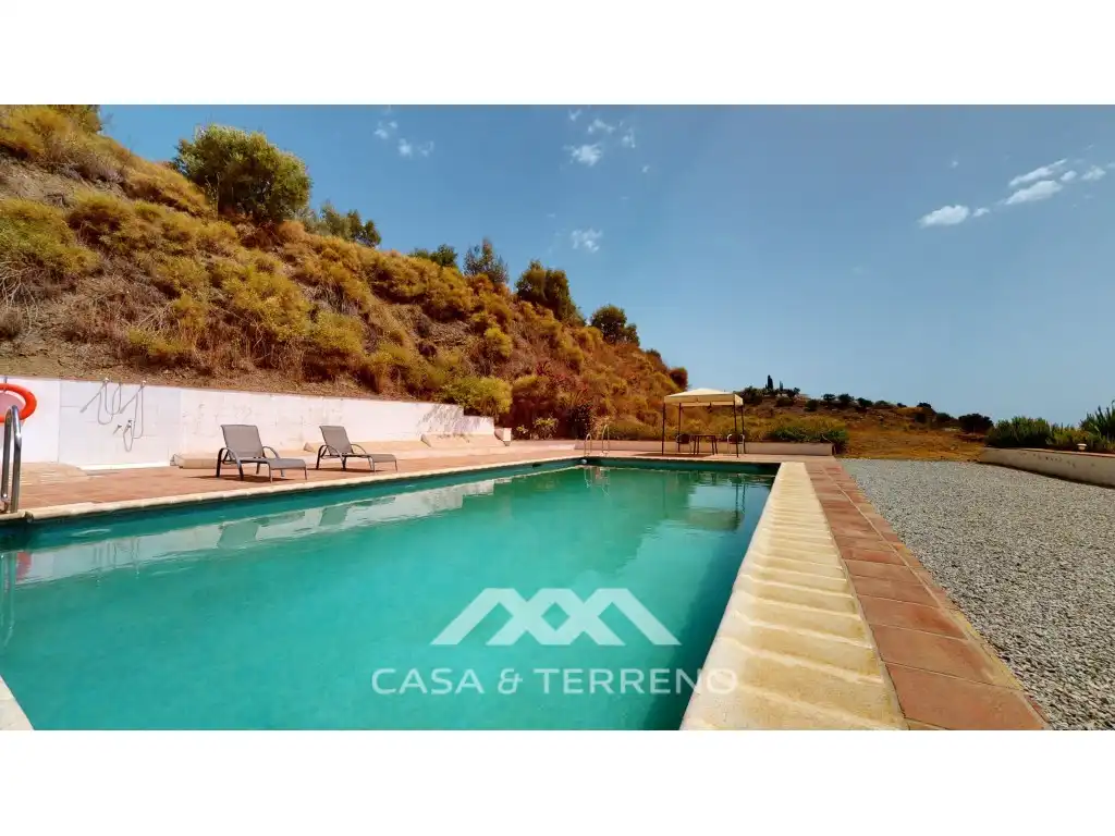 Piscina de Local en venta en Macharaviaya con Aire acondicionado