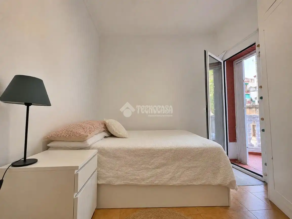 Dormitori de Casa adosada en venda en Barcelona amb Aire condicionat, Calefacció i Terrassa
