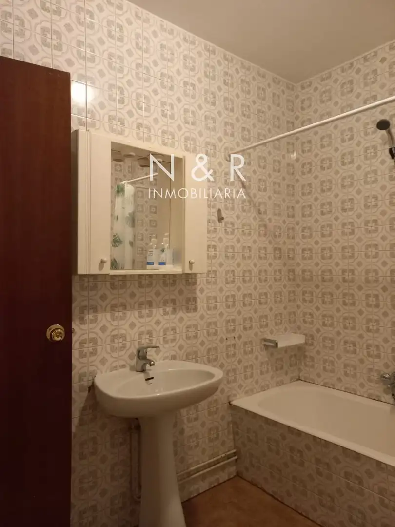 Baño de Piso en venta en Santiago de Compostela  con Calefacción y Amueblado