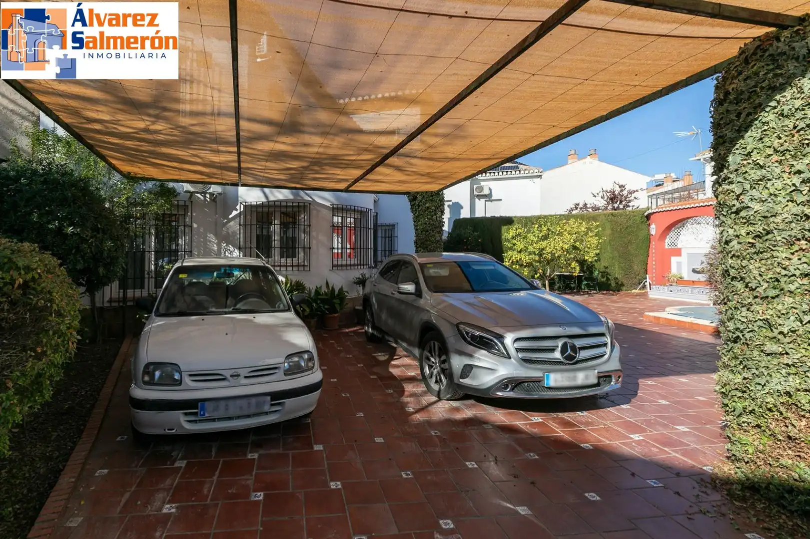 Aparcament de Casa o xalet en venda en Granada