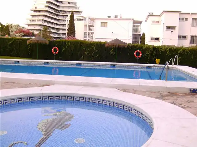 Piscina de Pis de lloguer en Benalmádena amb Aire condicionat, Moblat i Piscina comunitària