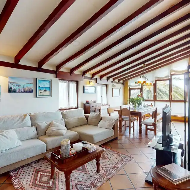 Sala d'estar de Casa o xalet en venda en Suances amb Calefacció, Jardí privat i Traster