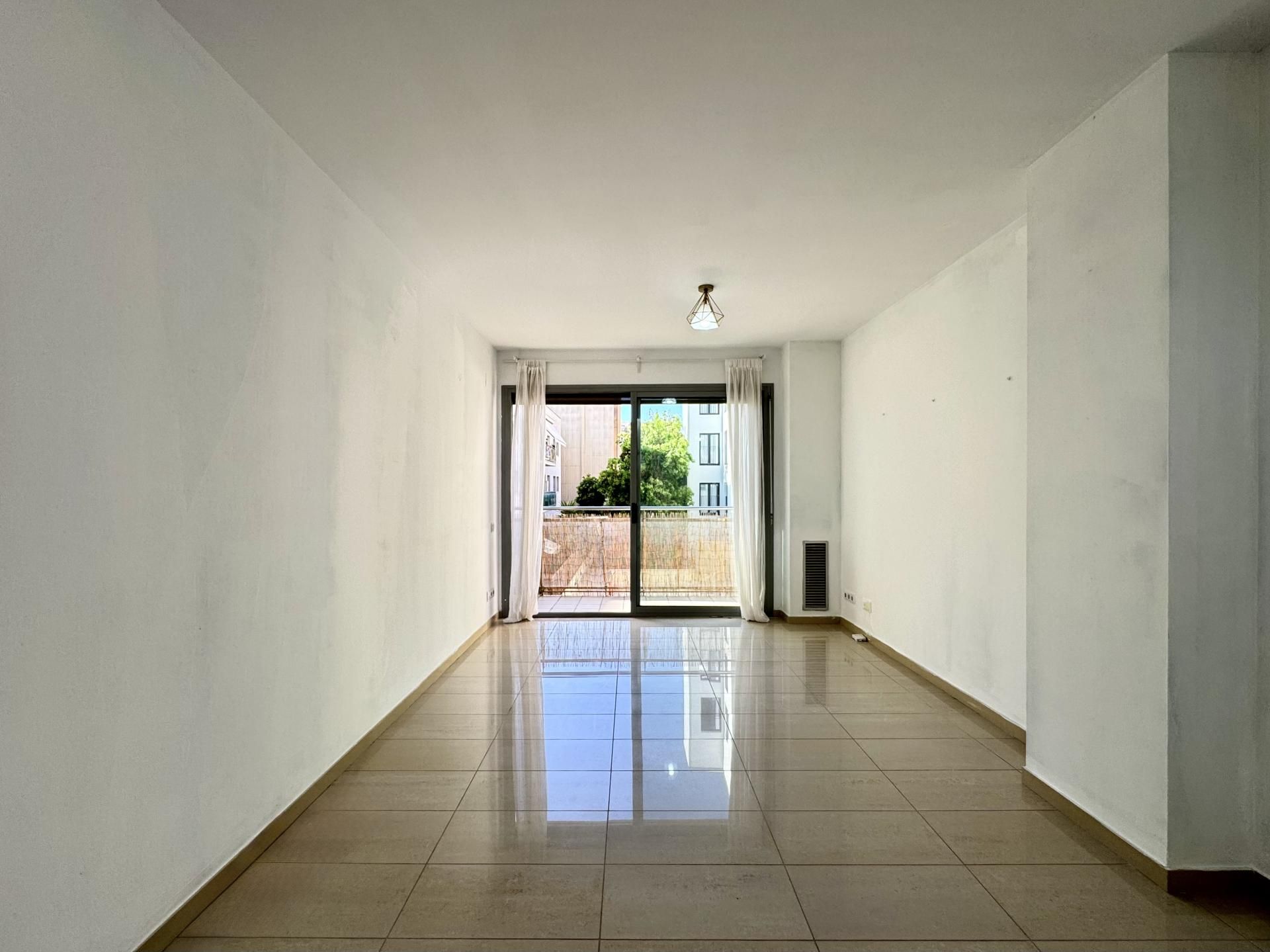 Exterior view of Flat for sale in L'Hospitalet de Llobregat  with Heating, Private garden and Swimming Pool