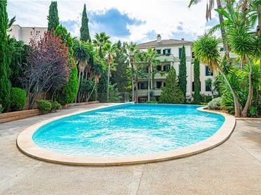 Apartament amb piscina de lloguer a Ponent