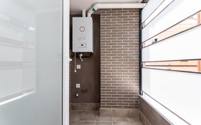 Bathroom of Flat for sale in  Madrid Capital  with Air Conditioner and Balcony