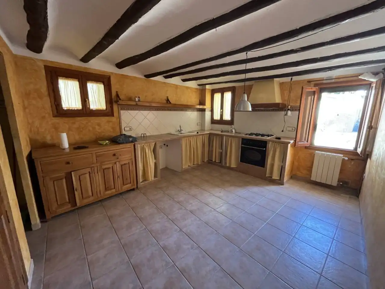 Cuina de Casa o xalet en venda en Castelserás amb Calefacció, Terrassa i Moblat