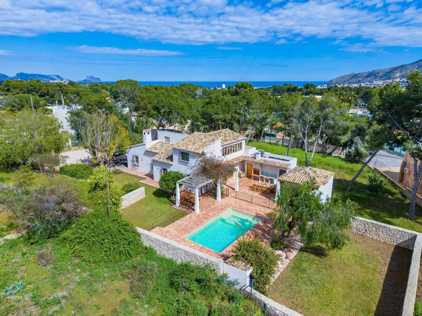 Exterior view of Houses for sale in L'Alfàs del Pi  with Air Conditioner, Heating and Private garden