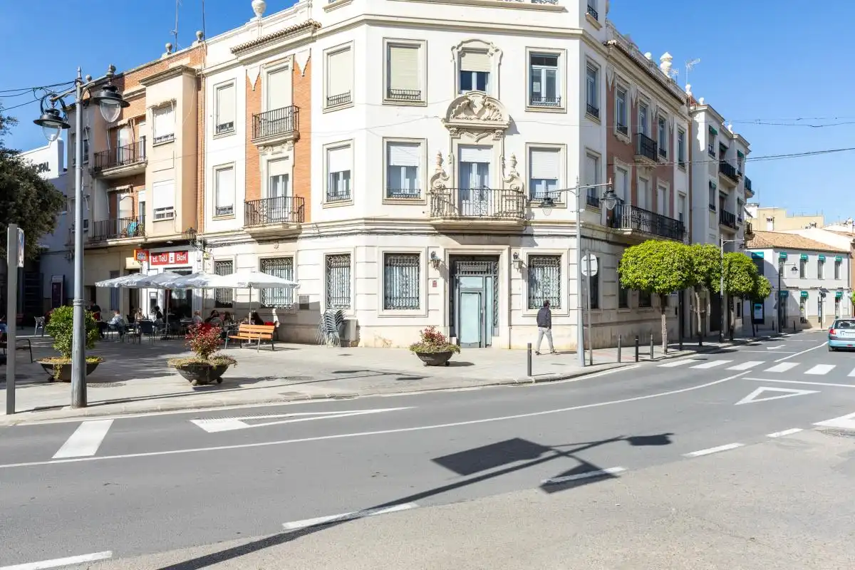 Außenansicht von Erdgeschoss zum Verkauf in Quart de Poblet mit Klimaanlage, Heizung und Möbliert