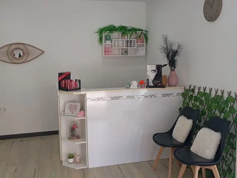 Local comercial en traspaso en Concepción arenal,22 bajo 03201