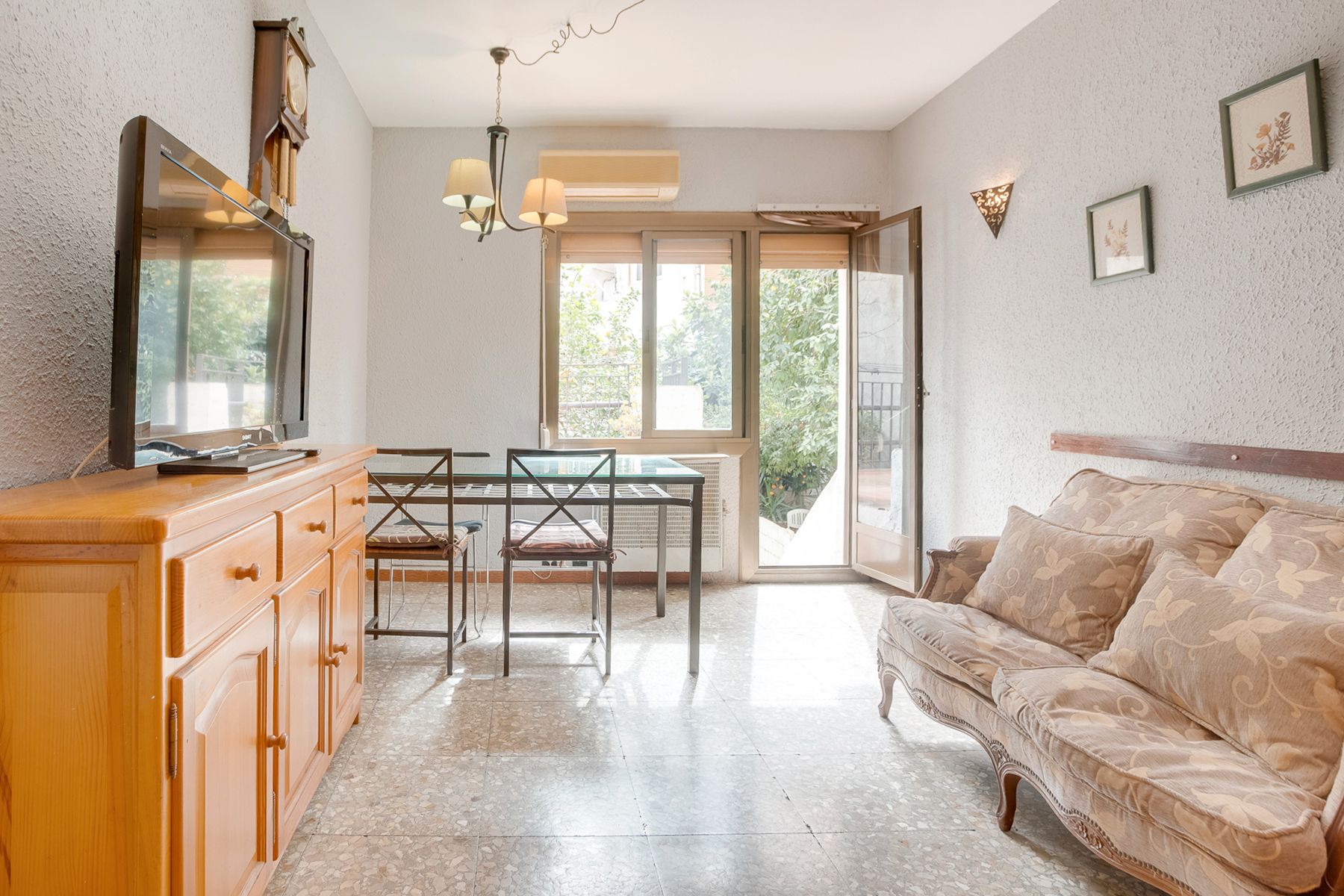 Sala de estar de Planta baja en venta en Sant Adrià de Besòs con Calefacción, Terraza y Trastero