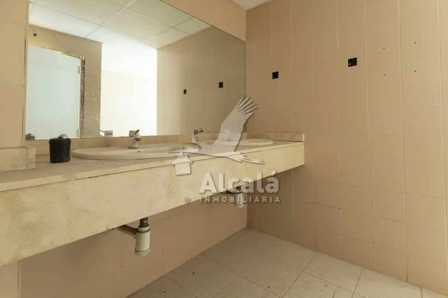 Baño de Nave industrial en venta en Alcalá de Henares