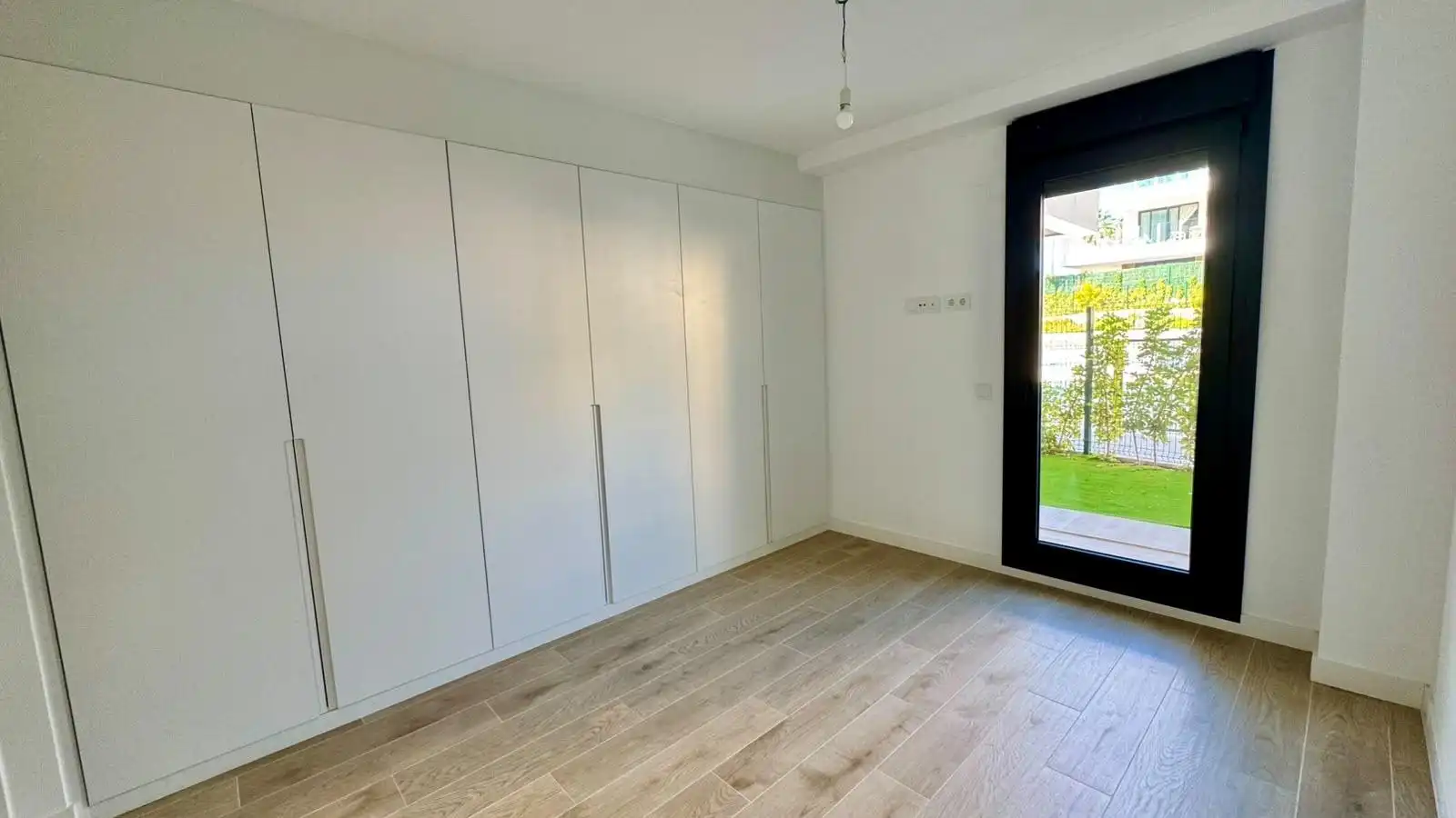 Habitación de Apartamento de alquiler en Torremolinos con Aire acondicionado, Calefacción y Jardín privado