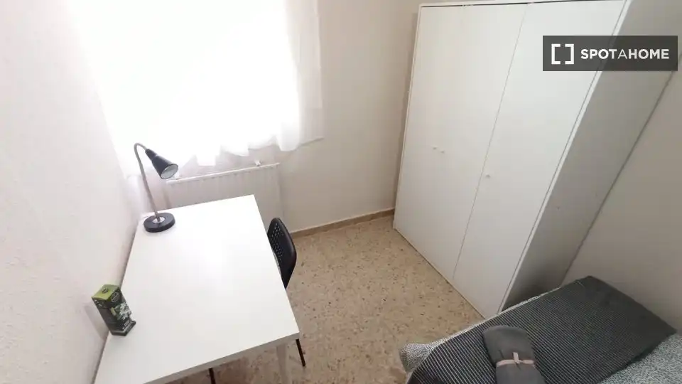 Room in Tres Olivos - Valverde