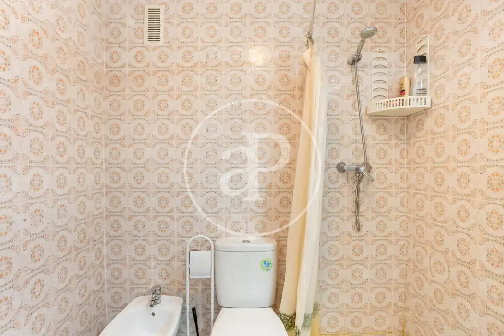 Bathroom of Flat for rent in Valencia  with Air Conditioner, Terrace and Furnished