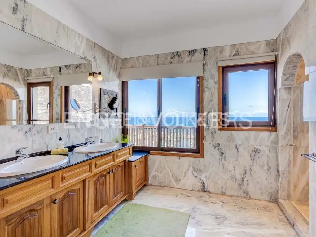 Houses for sale in Acantilados de Los Gigantes