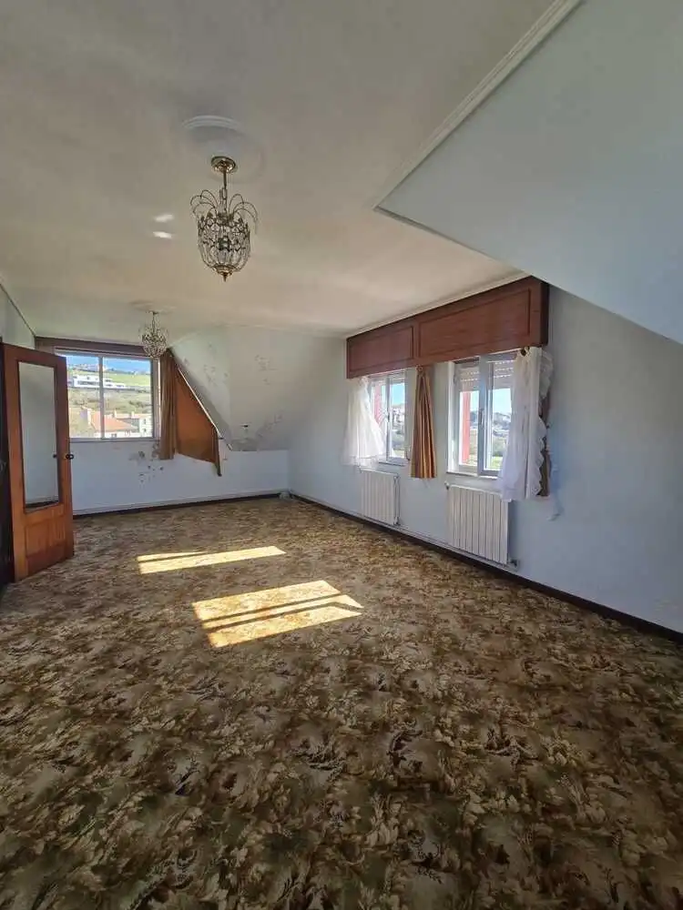 Sala d'estar de Casa o xalet en venda en Valdoviño amb Calefacció, Jardí privat i Terrassa