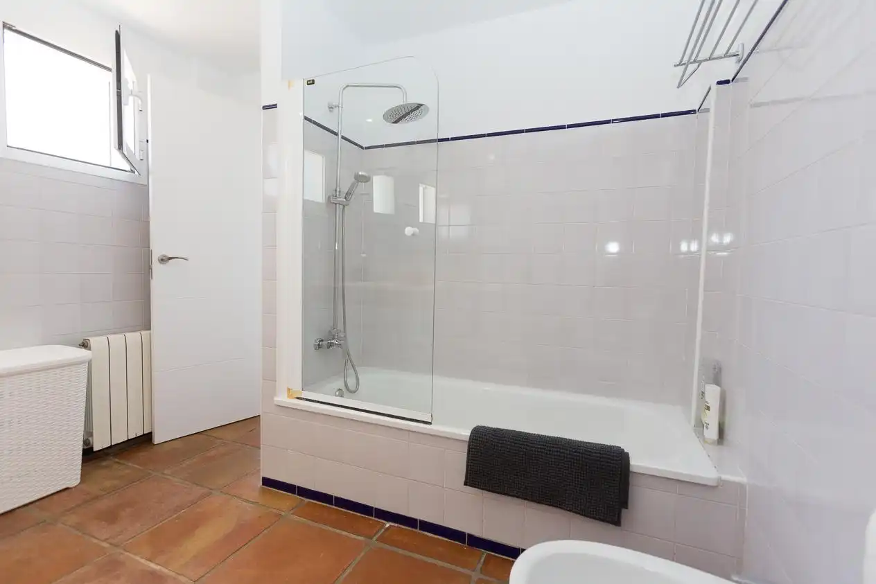 Baño de Casa o chalet de alquiler en Sanlúcar de Barrameda con Aire acondicionado, Jardín privado y Terraza