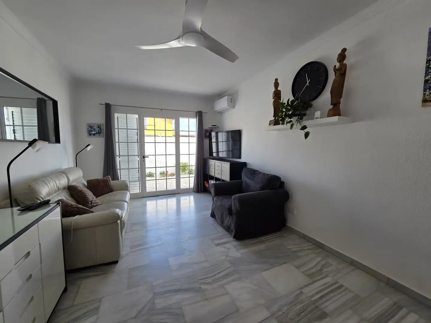Living room of Detached homes for sale in San Bartolomé de Tirajana  with Air Conditioner, Private garden and Terrace