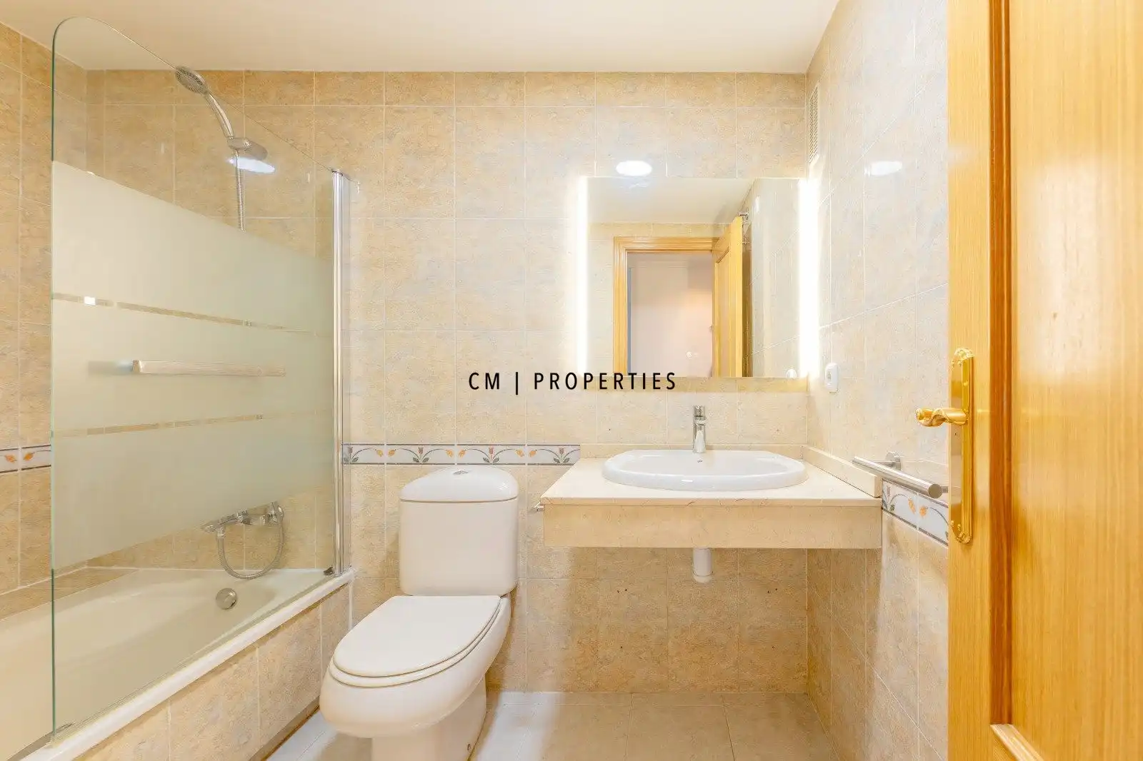 Bathroom of Flat for rent in Valencia  with Air Conditioner, Heating and Terrace