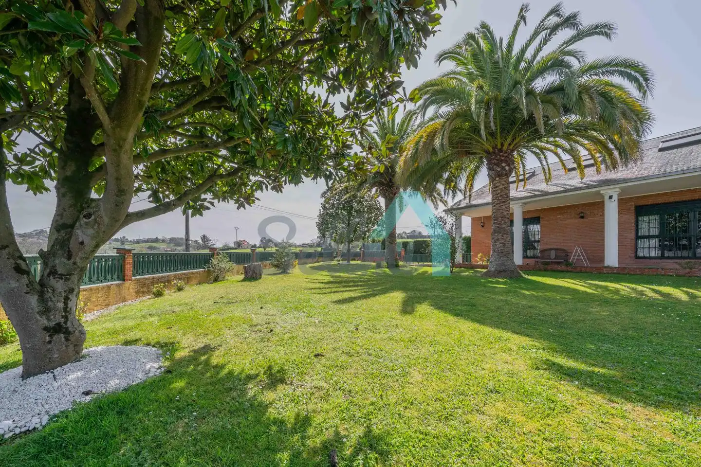 Jardí de Casa o xalet en venda en Oviedo  amb Calefacció, Jardí privat i Parquet