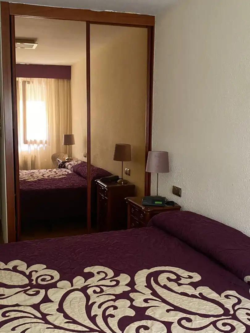 Dormitori de Pis de lloguer en Jaca amb Parquet, Terrassa i Moblat