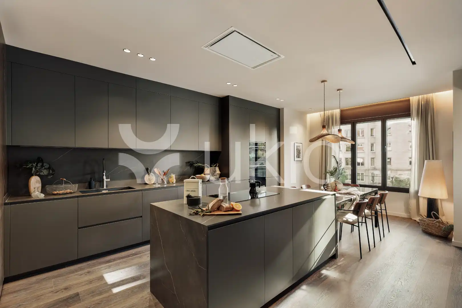 Cuina de Apartament de lloguer en Barcelona amb Aire condicionat, Calefacció i Moblat
