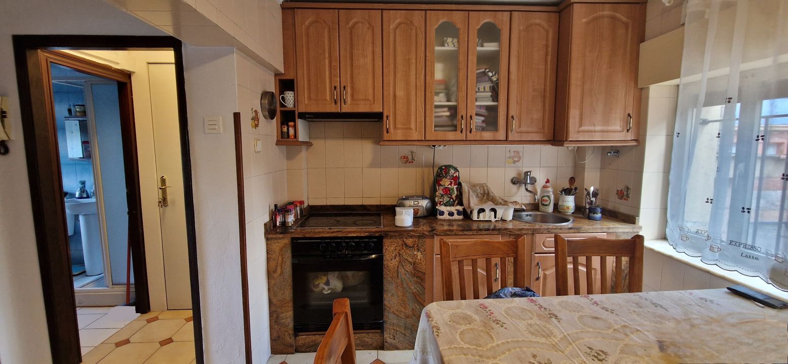Cocina de Piso en venta en Oviedo  con Calefacción y Amueblado