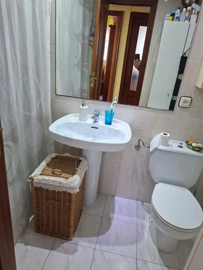 Baño de Piso en venta en Vitoria - Gasteiz con Calefacción, Parquet y Terraza