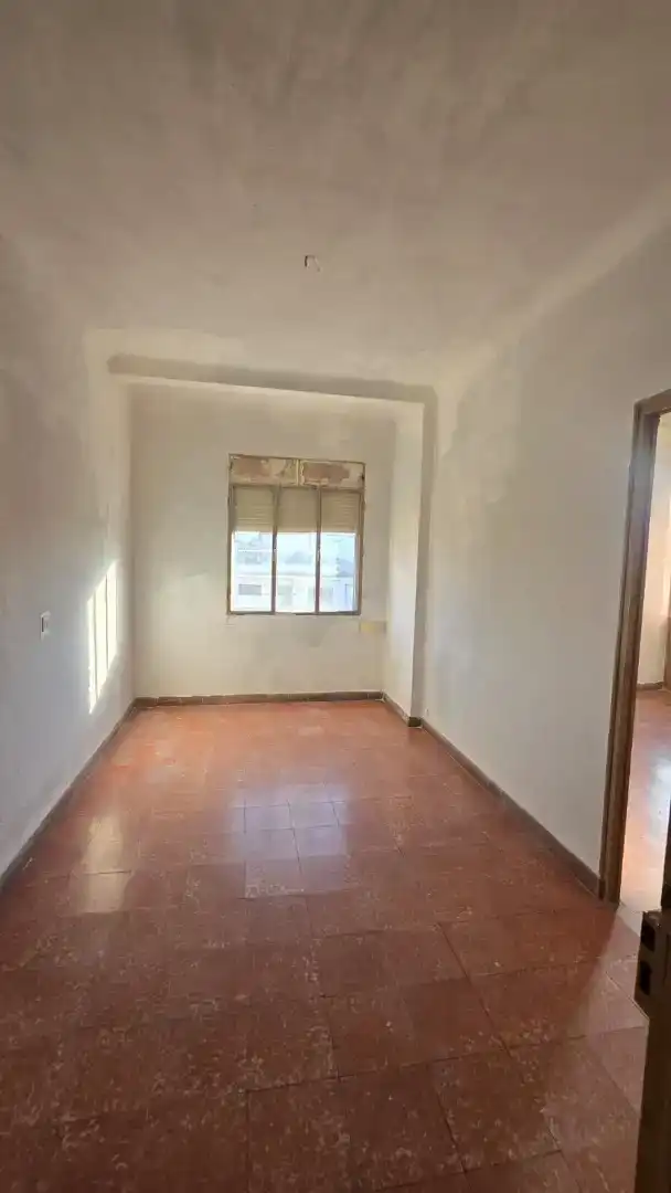 Habitación de Piso en venta en Mora con Balcón