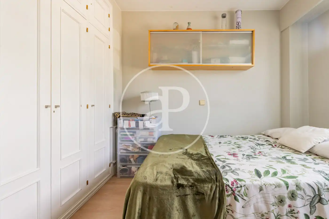 Habitación de Casa adosada en venta en Madrid con Aire acondicionado, Calefacción y Jardín privado