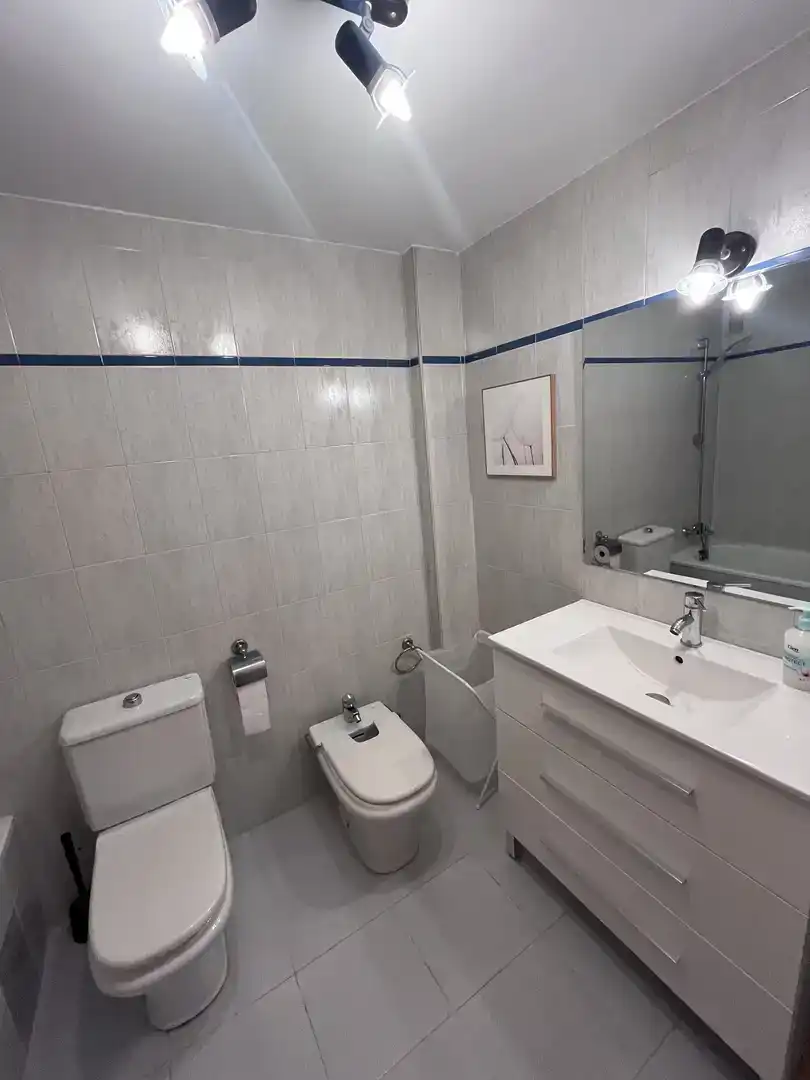 Baño de Piso de alquiler en  Palma de Mallorca con Aire acondicionado, Parquet y Amueblado