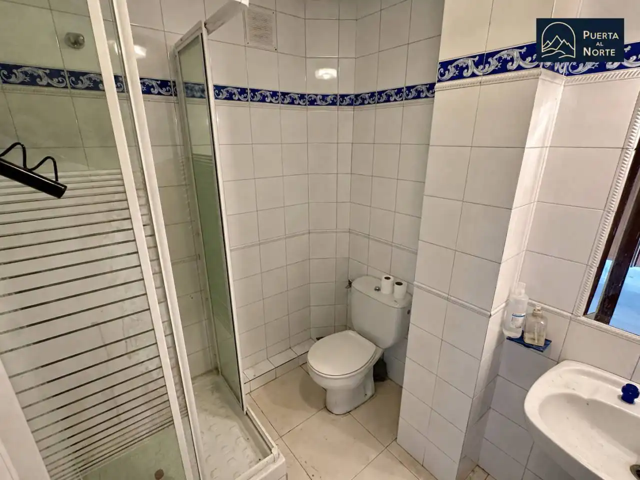 Bathroom of Industrial buildings for rent in Santander