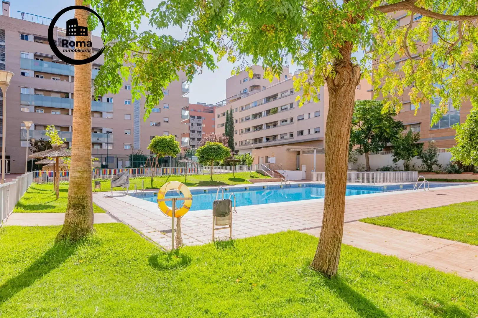Piscina de Pis en venda en Granada amb Aire condicionat, Calefacció i Traster