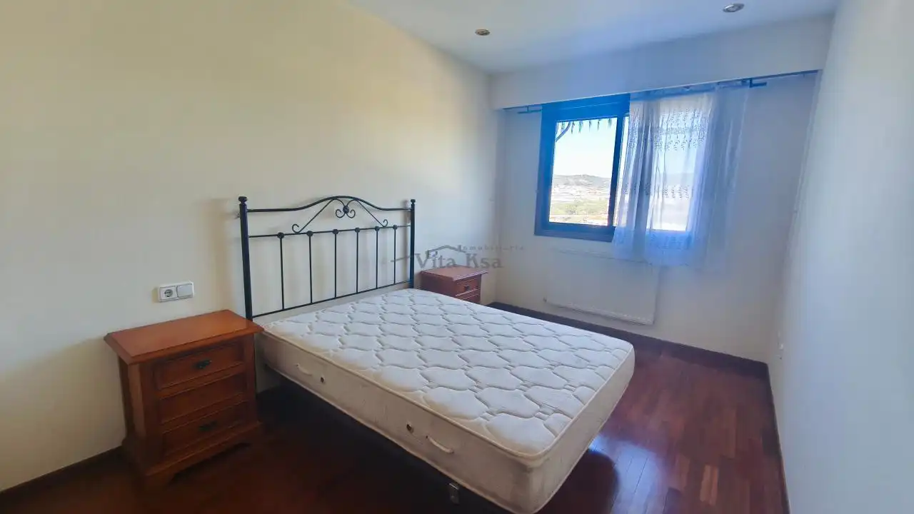 Habitación de Dúplex de alquiler en Barbadás con Calefacción, Parquet y Amueblado