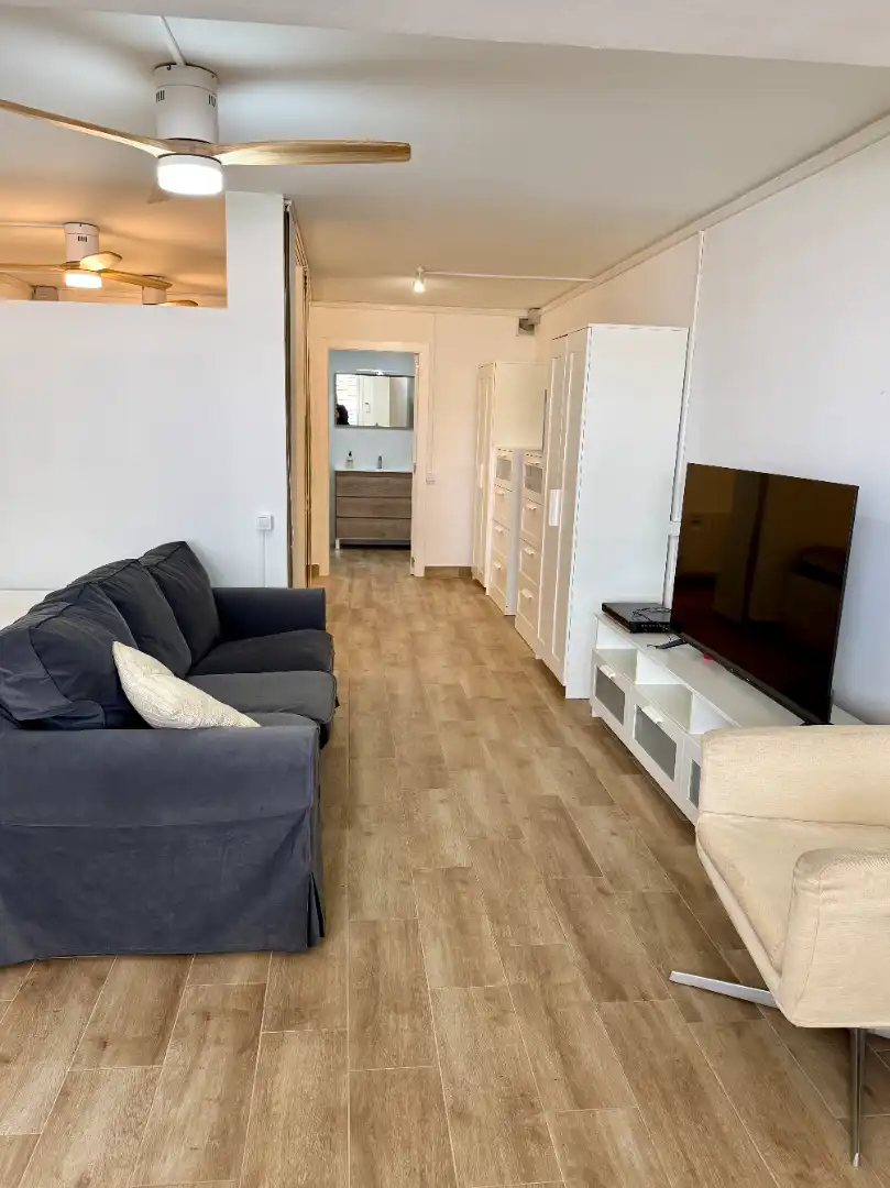 Sala d'estar de Local en venda en Barcelona amb Aire condicionat, Calefacció i Moblat