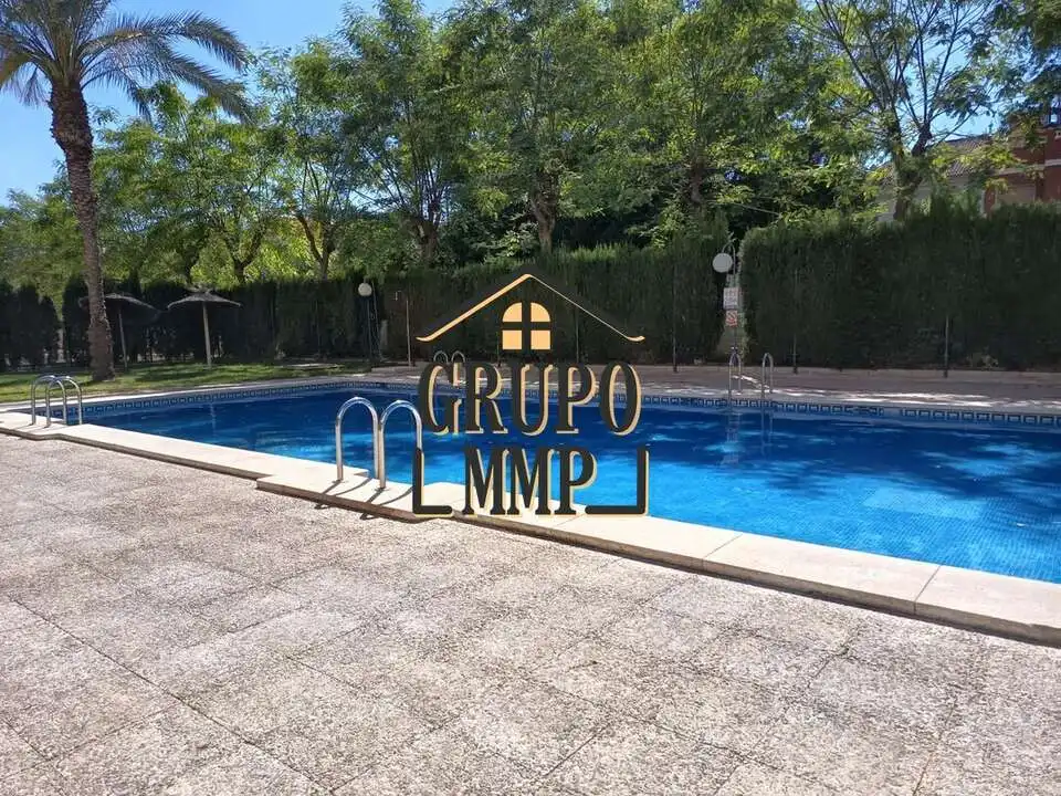 Piscina de Piso en venta en Murcia con Amueblado