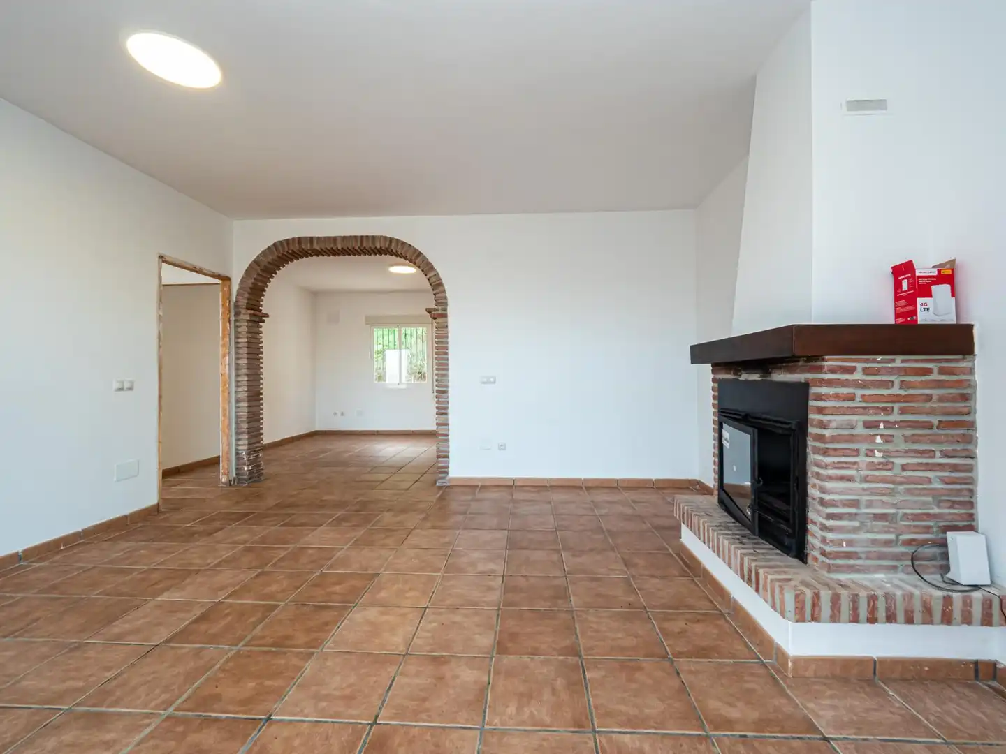 Finca rústica en venta en Viñuela con Terraza, Piscina y Alarma